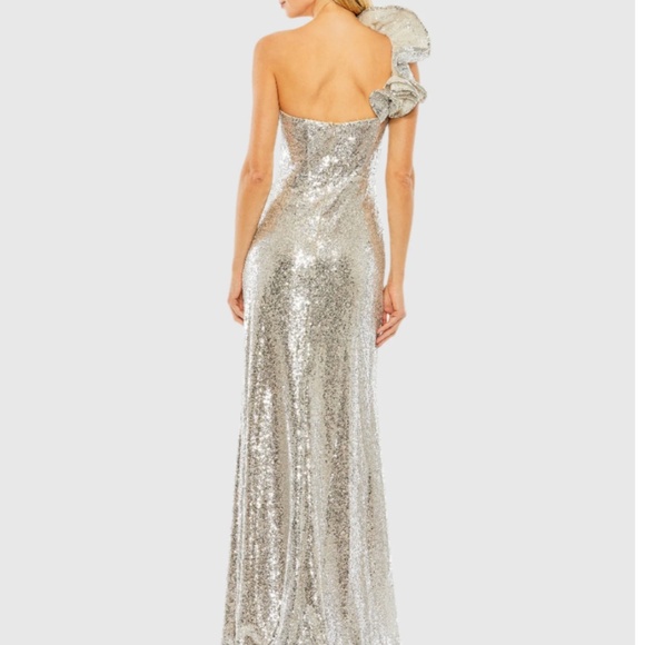 MAC DUGGAL 68513 SILVER/NUDE RUFFLED ONE SHOULDER SEQUIN GOWN sz 6 - Picture 4 of 5